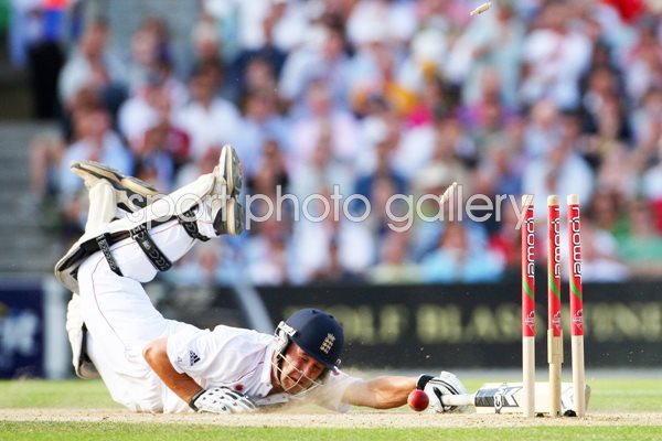 Jonathan Trott run out - Oval Ashes 2009