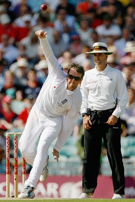 Graeme Swann in action - Oval 2009