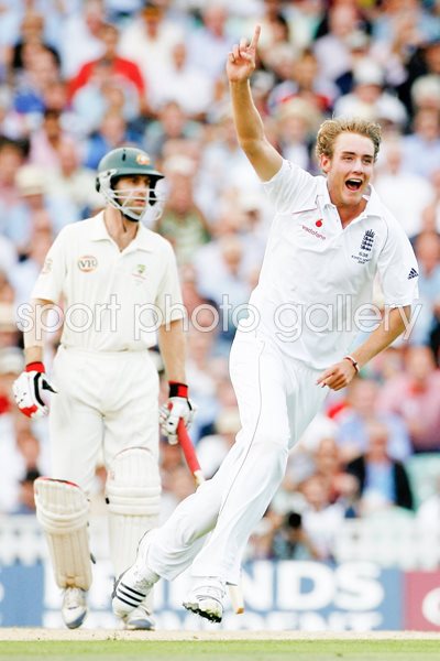 Stuart Broad celebrates Michael Clarke wicket