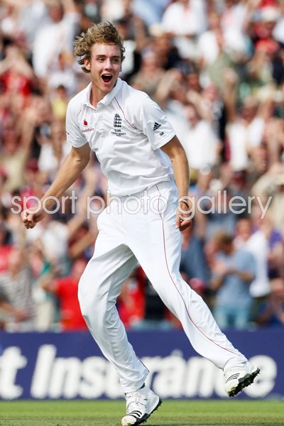 Stuart Broad celebrates Hussey wicket