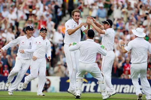 Stuart Broad and England celebrate