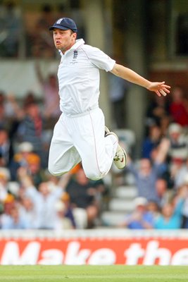 Jonathan Trott celebrates Catch Day 2