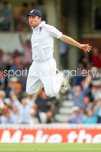 Jonathan Trott celebrates Catch Day 2