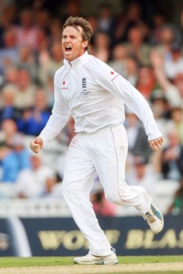 Graeme Swann celebrates Katich wicket