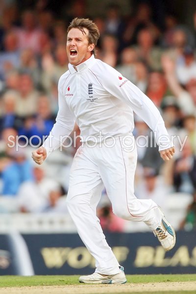 Graeme Swann celebrates Katich wicket