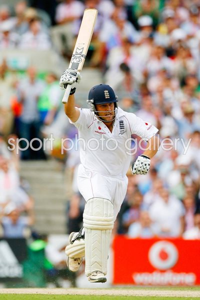 Jonathan Trott celebrates Debut century