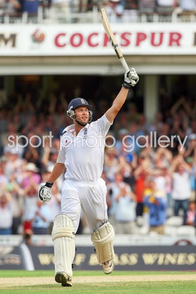Jonathan Trott celebrates Oval Century