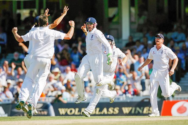 Matt Prior celebrates North Stumping