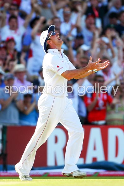 Strauss celebrates Haddin catch Oval 2009