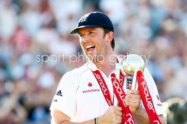 Graeme Swann with Ashes Series Trophy