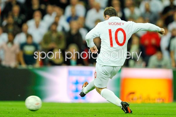 Rooney scores England's fifth v Croatia 