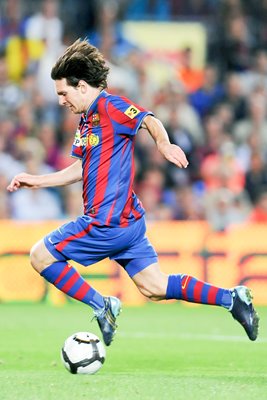 Lionel Messi on the ball for Barcelona 2009