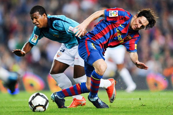 Messi (Barcelona) v Oliveira (Almeria) - La Liga