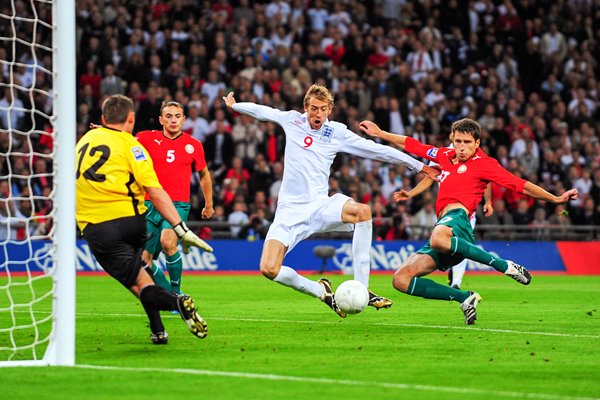 Peter Crouch scores England v Belarus 2009