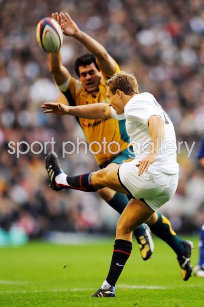 Jonny drops for goal v Australia 2009