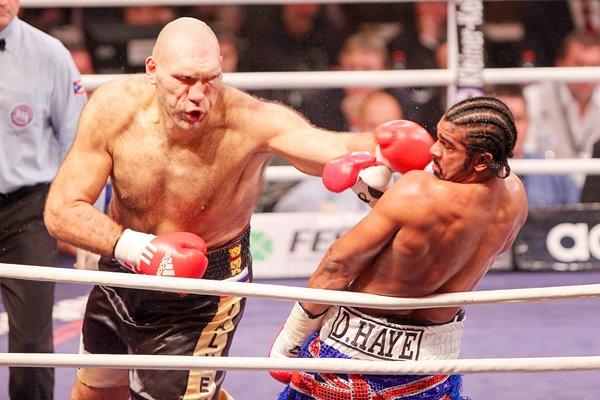 David Haye evades Valuev jab 2009