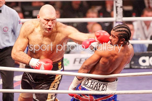 David Haye evades Valuev jab 2009