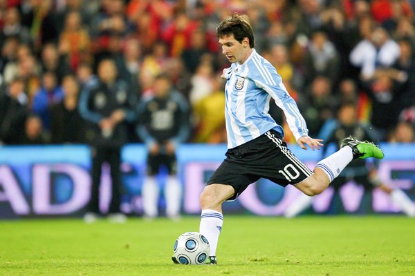 Lionel Messi penalty v Spain 2009