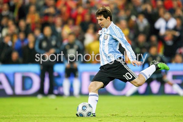 Lionel Messi penalty v Spain 2009