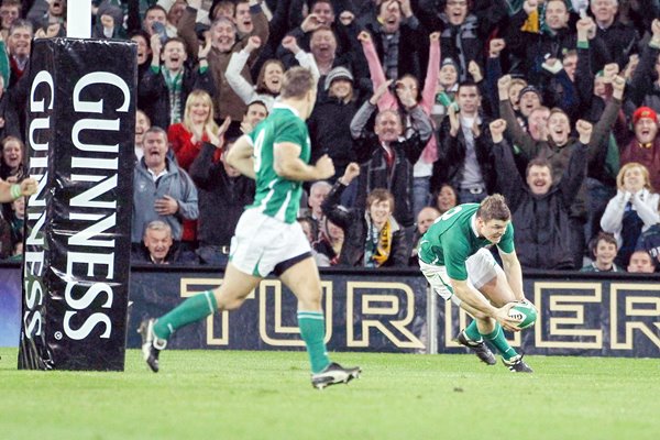 Brian O'Driscoll scores to level in Dublin 2009