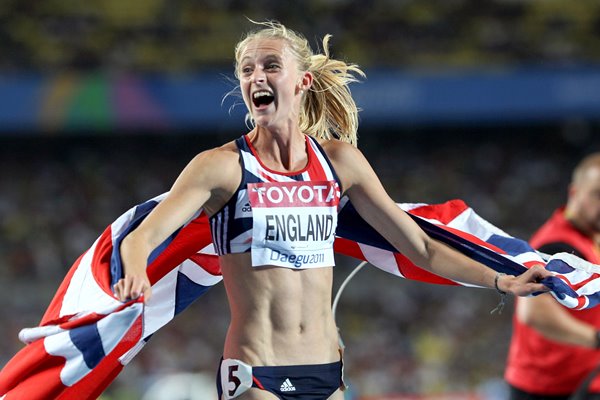 Hannah England celebrates silver - Daegu 2011