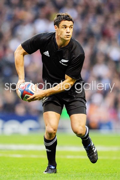 Dan Carter in action for New Zealand 2009