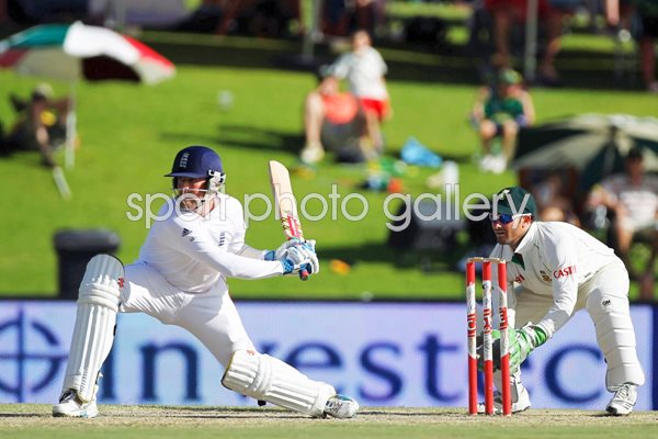 Graeme Swann reverse sweeps v South Africa