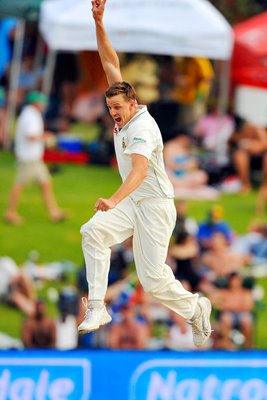 Morne Morkel celebrates Strauss wicket 2009