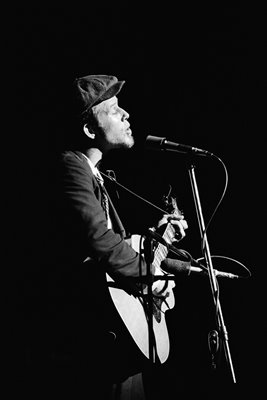 Tom Waits Performs Live