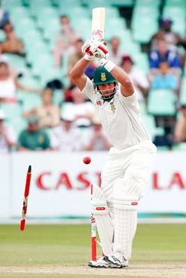 Stuart Broad bowls Jacques Kallis - Durban 2009