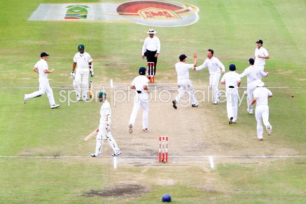 Graeme Swann seals Durban win 2009