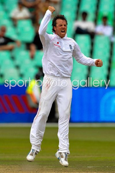Graeme Swann celebrates in Durban 2009