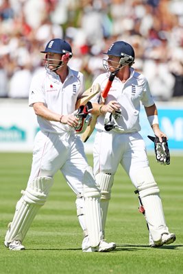 Ian Bell and Paul Collingwood - Day 5, Newlands 2010