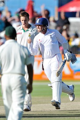 Graeme Swann celebrates drawing 3rd test