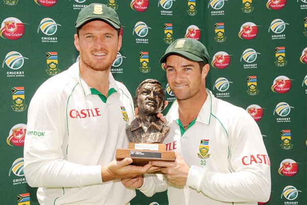 Graeme Smith and Mark Boucher with trophy