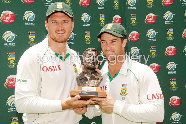 Graeme Smith and Mark Boucher with trophy