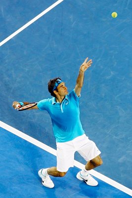 Federer serves Australian Open 2010