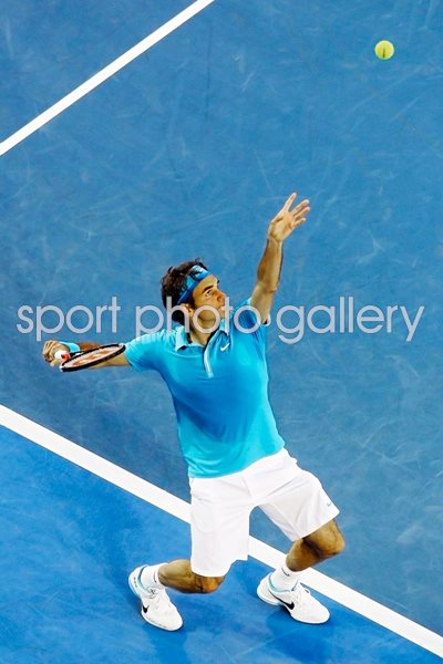 Federer serves Australian Open 2010