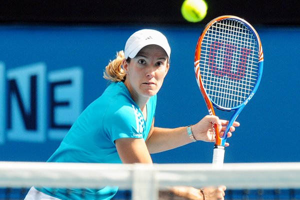 Justine Henin prepares for trademark backhand