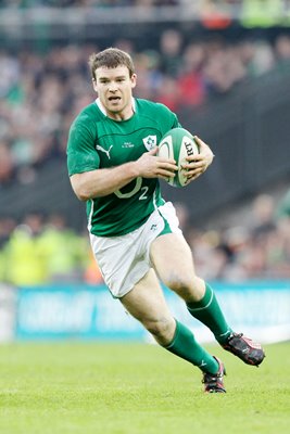 Gordon D'Arcy balances Ireland attack