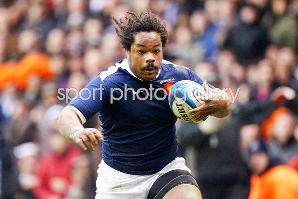 Mathieu Bastareaud powers over to score