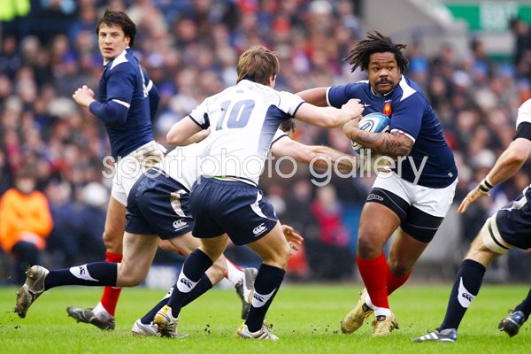 Mathieu Bastareaud holds off Scotland 