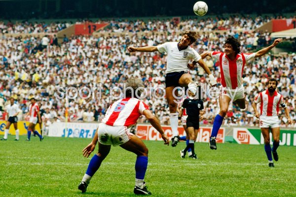 Gary Lineker in action vs Paraguay - Mexico 1986