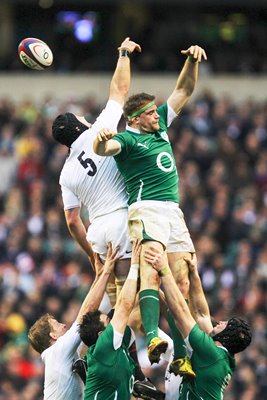 Jamie Heaslip competes for Irish line out ball