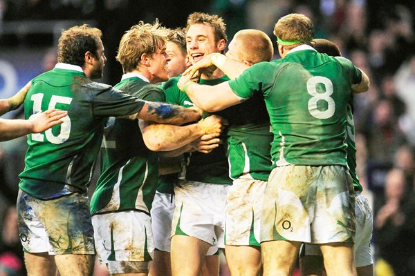 Tommy Bowe and Ireland celebrate at Twickenham