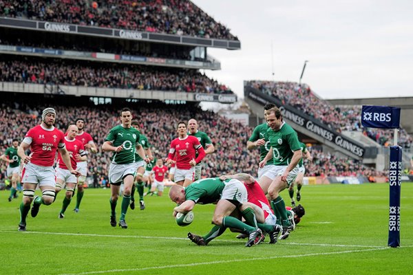 Keith Earls scores for Ireland v Wales Croke Park