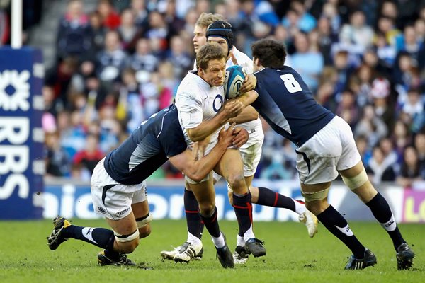 Jonny Wilkinson battles against Scotland 