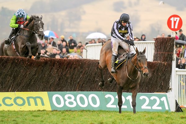 Imperial Commander jumps clear of Denman 2010