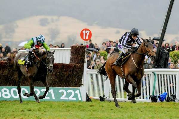 Imperial Commander races clear of Denman