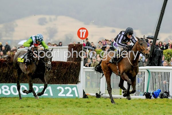 Imperial Commander races clear of Denman